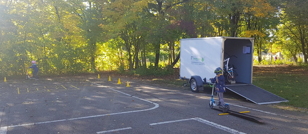 tl_files/fM_k0002/Bilder fuer Klassenhighlights/1. Klasse/GS Roller fahren 1.png