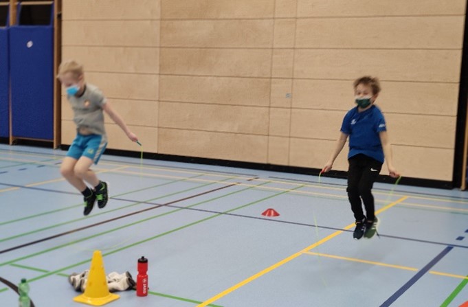 tl_files/fM_k0002/Bilder fuer Klassenhighlights/3. Klasse/Skipping Hearts 3b 1.jpg